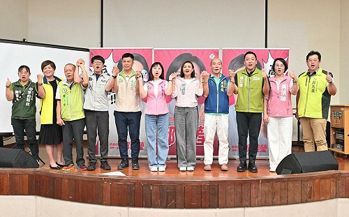 邱議瑩左營座談展現母雞態勢   綠營議員及參選人全員到齊力挺 