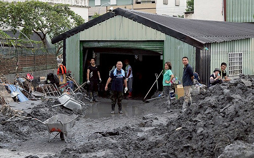 網傳「人力暫緩進入花蓮光復」政院澄清並無此事持續協助志工需求