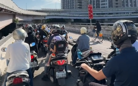 (影)公館圓環拆除第2天！福和橋塞爆  Ubike反而比機車快 畫面曝光