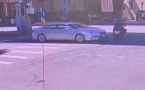 高齡駕駛且行動不便！新竹69歲翁闖紅燈撞飛機車騎士