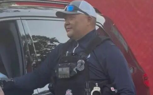 (影) 紐約中裔「全副武裝」扮川普保安! 掉彈匣洩底 被捕後身份遭起底