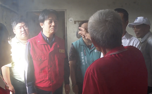 賴清德視察嘉南災後復原 災民:原本要睡廟 房子修繕後較舒適