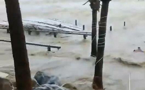 (影) 恐二次登陸! 強颱「麥德姆」登陸廣東湛江 風力達14級 海南多地海水倒灌