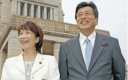 高市早苗遺憾無法陪夫領勳章　感性吐露「沒能幫他推輪椅上斜坡」惹哭全日本