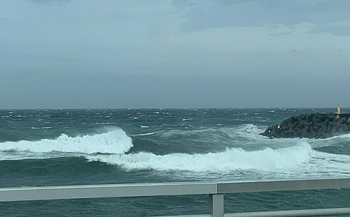 中颱哈隆襲擊伊豆群島  日本氣象廳發特別警報