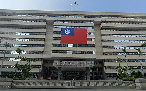 駁柯志恩發言不實 高市府：行政中心每年國慶均懸掛巨幅國旗