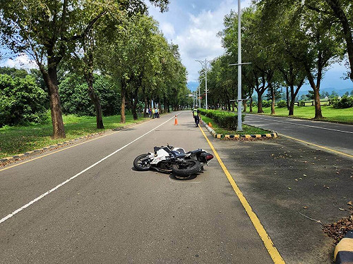 相隔才10天　屏科大校園又1學生騎車自摔亡