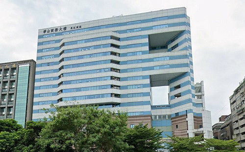 黃國昌跟監綠營政要風波  網媒爆民進黨中央黨部成狗仔跟拍熱區 