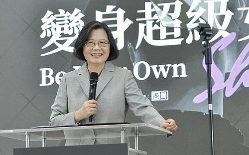 (影)蔡英文回東吳大學演講「感覺特別好」！曬顏文字引6萬網友狂讚 