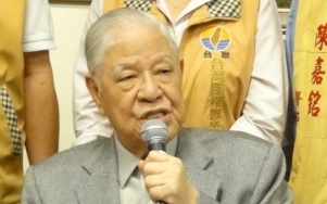 阿輝伯要送民主香火袋    回覆臉書像批公文