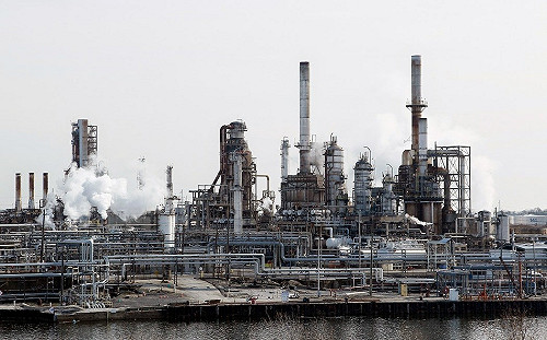 國際油價大幅回落 布倫特原油重挫逾17%