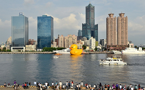 黃色小鴨元氣飽飽 19日下午4時亮相