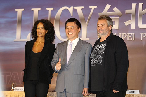 盧貝松讚台灣人親切  罵香港狗仔