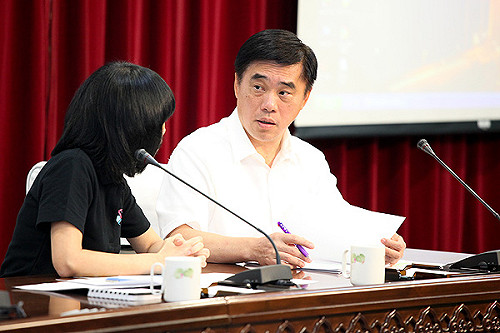 女學生系列被撤照  掌鏡人小徐也拍郝龍斌