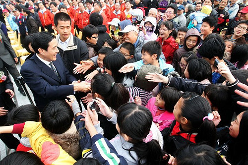 選情分析/量縮的議題  選戰進入反動員比賽