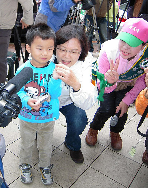 小英：請對手到街上找選票比較重要