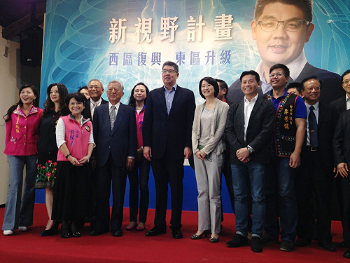 藍今初選民調 連勝文召妻子蔡依珊同拉票