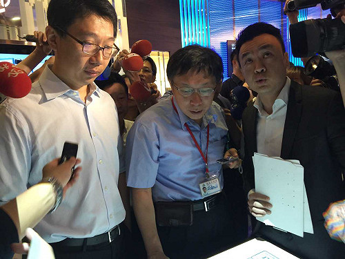 郭守正陪逛三創 柯P酸：這裡體驗了去隔壁買