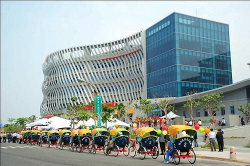 旗津觀光新中心  波浪造型亮眼