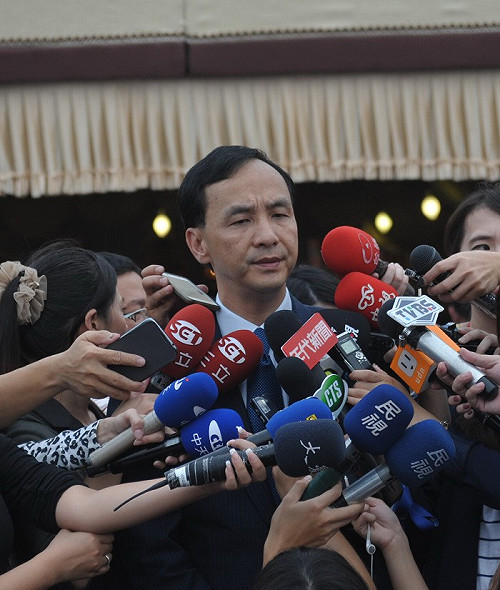 瘋狗浪意外  朱立倫暗批風管處不配合