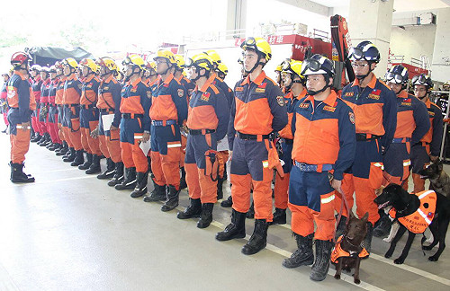 新北市府派20名特搜隊員南下救災