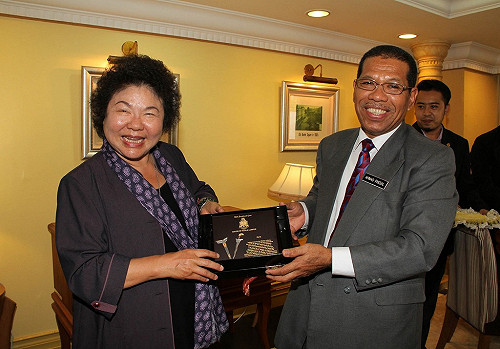 陳菊邀阿末菲沙  分享吉隆坡經驗