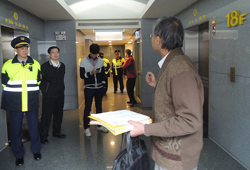 盼朱出面 民眾連2日闖新北市長室陳情