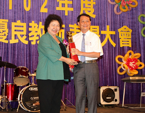 自閉生畫出生命彩虹 教師榮獲師鐸獎