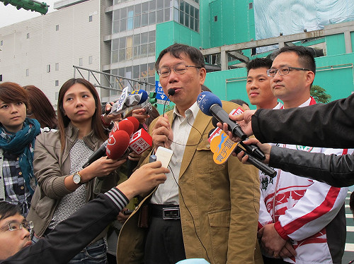 放棄外國籍？ 柯P反問：怎不問馬英九？