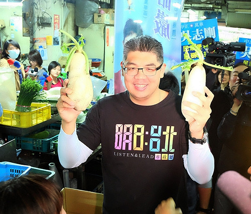 環南市場拜票  攤商籲連勝文「要認真」