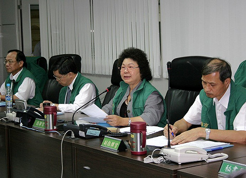 高雄入夜不平靜 風勢雨量轉強