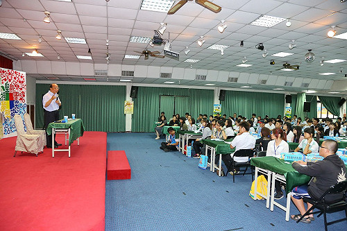 教青年成功祕訣  胡志強送24字箴言