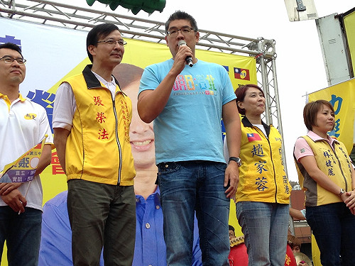 柯批連戰年齡歧視 連緩頰：鼓勵世代交替