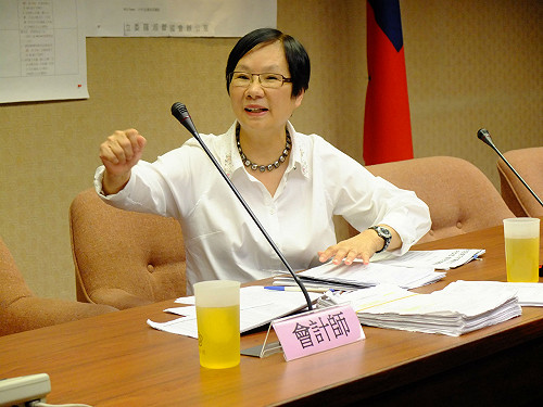 藍黨團打柯P  羅淑蕾：感謝黨團現在才發現