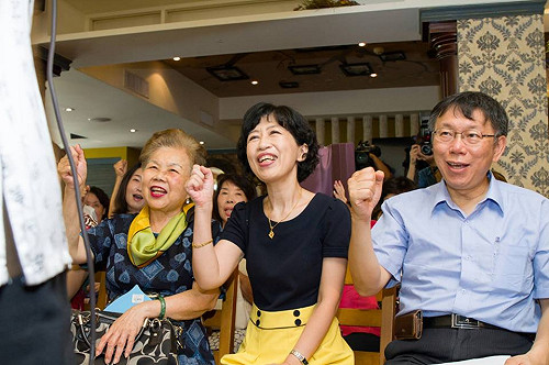 同台受訪 柯P評老婆：她平常化妝還可以看