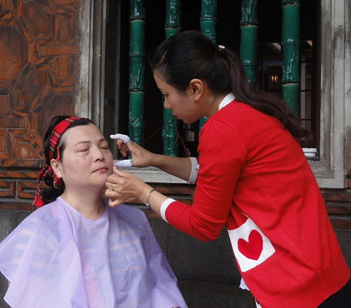 板橋林本源園邸為媽媽「挽面」