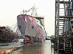 「高雄艦」下水  南部海疆巡防添新力