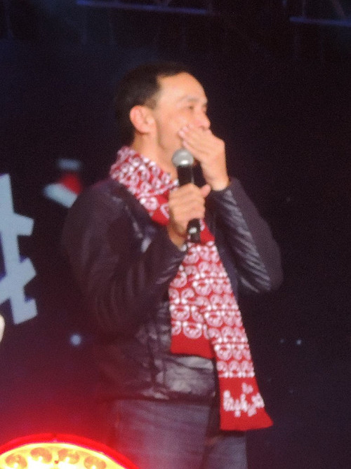 新北耶誕演唱會 朱立倫遭乾冰嗆頻咳嗽