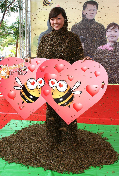 「蜂狂一夏」 經典蜂人秀超吸睛