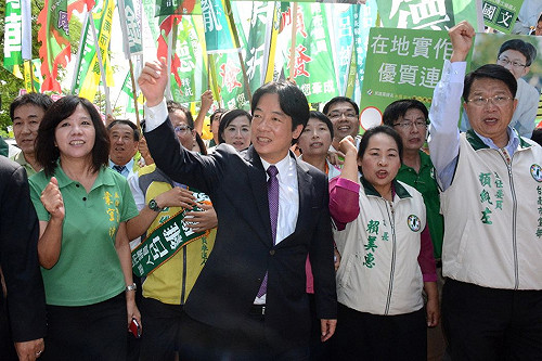 近千名支持者簇擁  賴清德率議員參選人登記