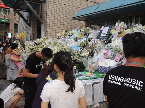 衛生局江子翠站出口  設置安心關懷小站