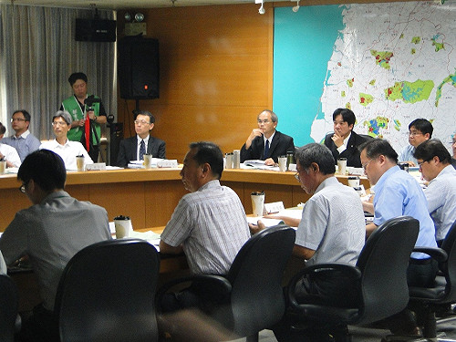 抗爭聲中通過南鐵變更案 將送內政部審議