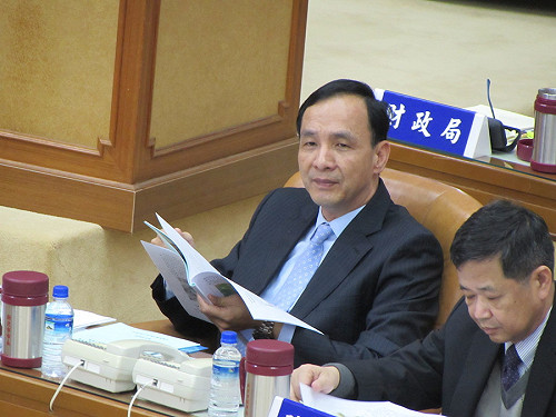 議會猛攻新燕案 朱立倫否認發「准考證」