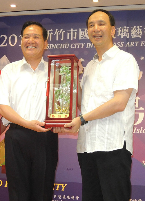 被封權貴 朱立倫駁：我一步一腳印打拼