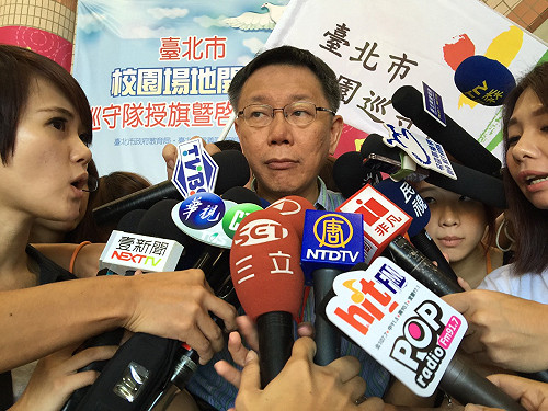 官員上班買賣股票 柯P：用膝蓋想也知道不對