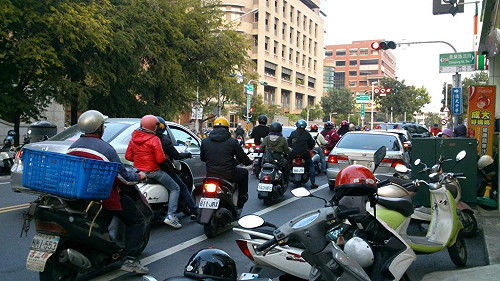 校區交通亂沒人管  成大生：好可怕！