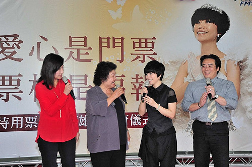 演唱會捐待用票  詹雅雯：服務眾生