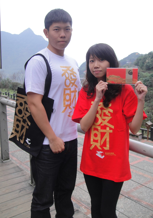 金博館發財Ｔ恤爆紅 滿足民眾發財夢