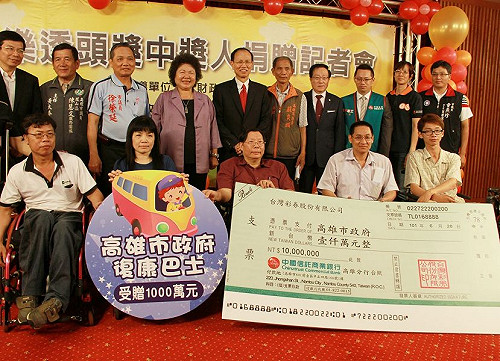 高雄樂透中獎人捐千萬 市府購復康巴士