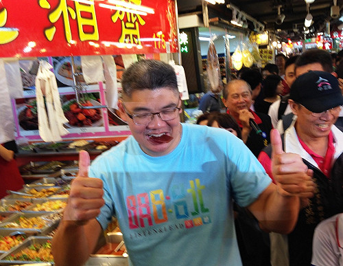 南門市場拜票凍蒜聲不絕  連勝文笑開懷